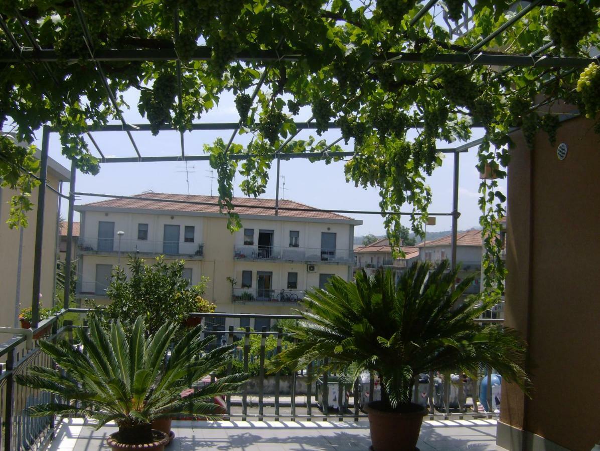 B&B Padre Pio Mascali Buitenkant foto