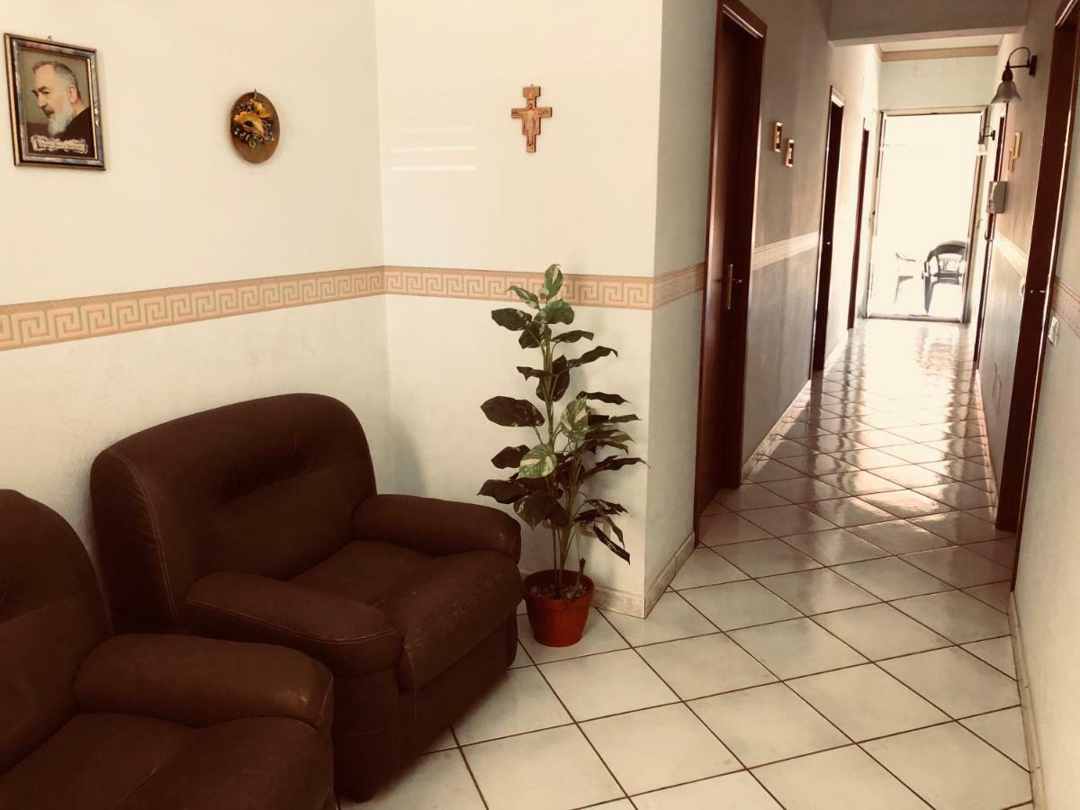 B&B Padre Pio Mascali Buitenkant foto