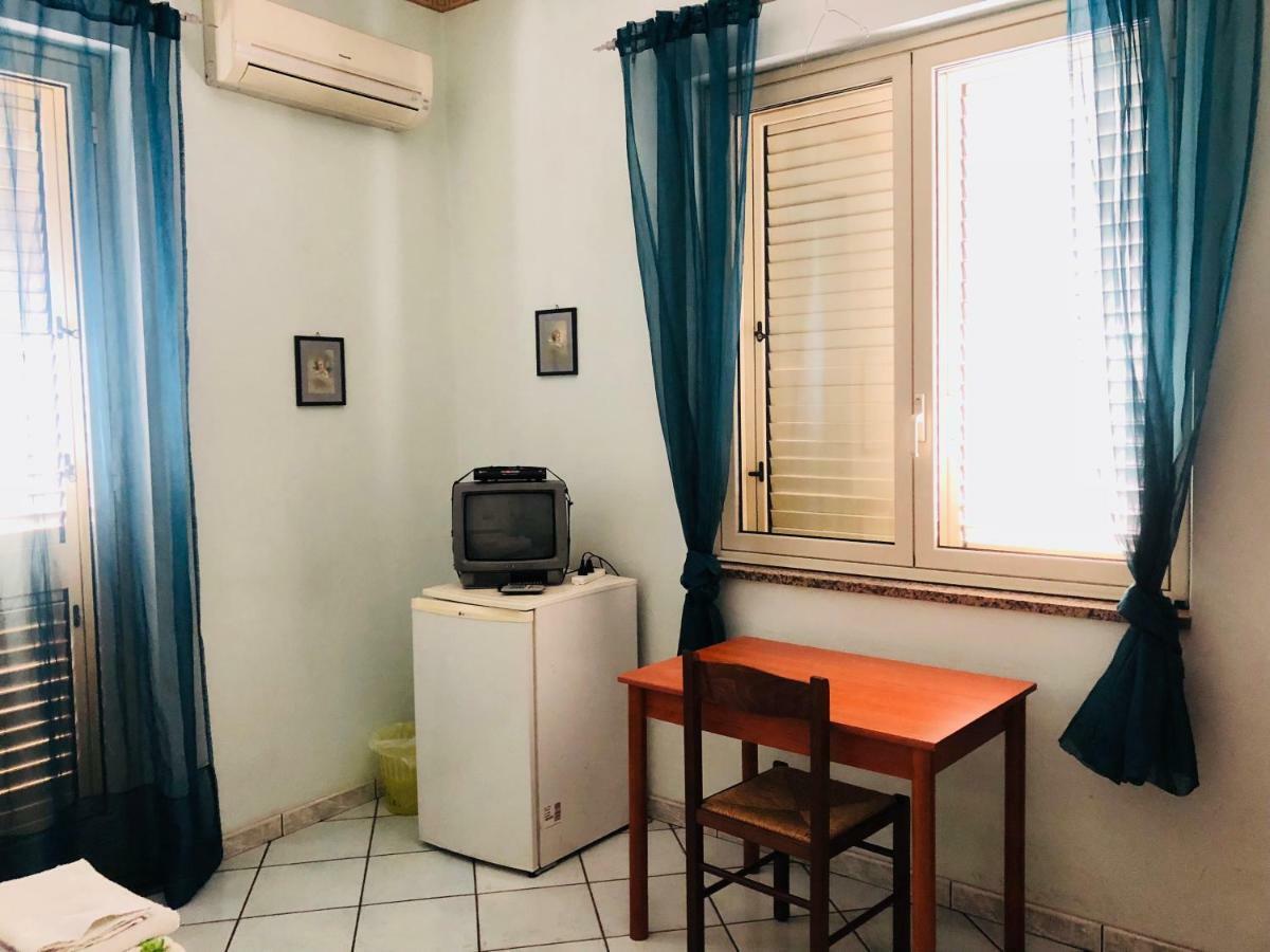 B&B Padre Pio Mascali Buitenkant foto